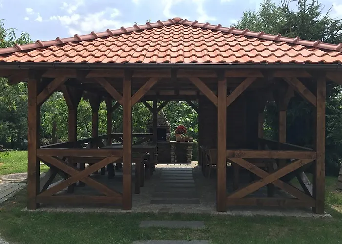 W Starym Sadzie Farm stay *